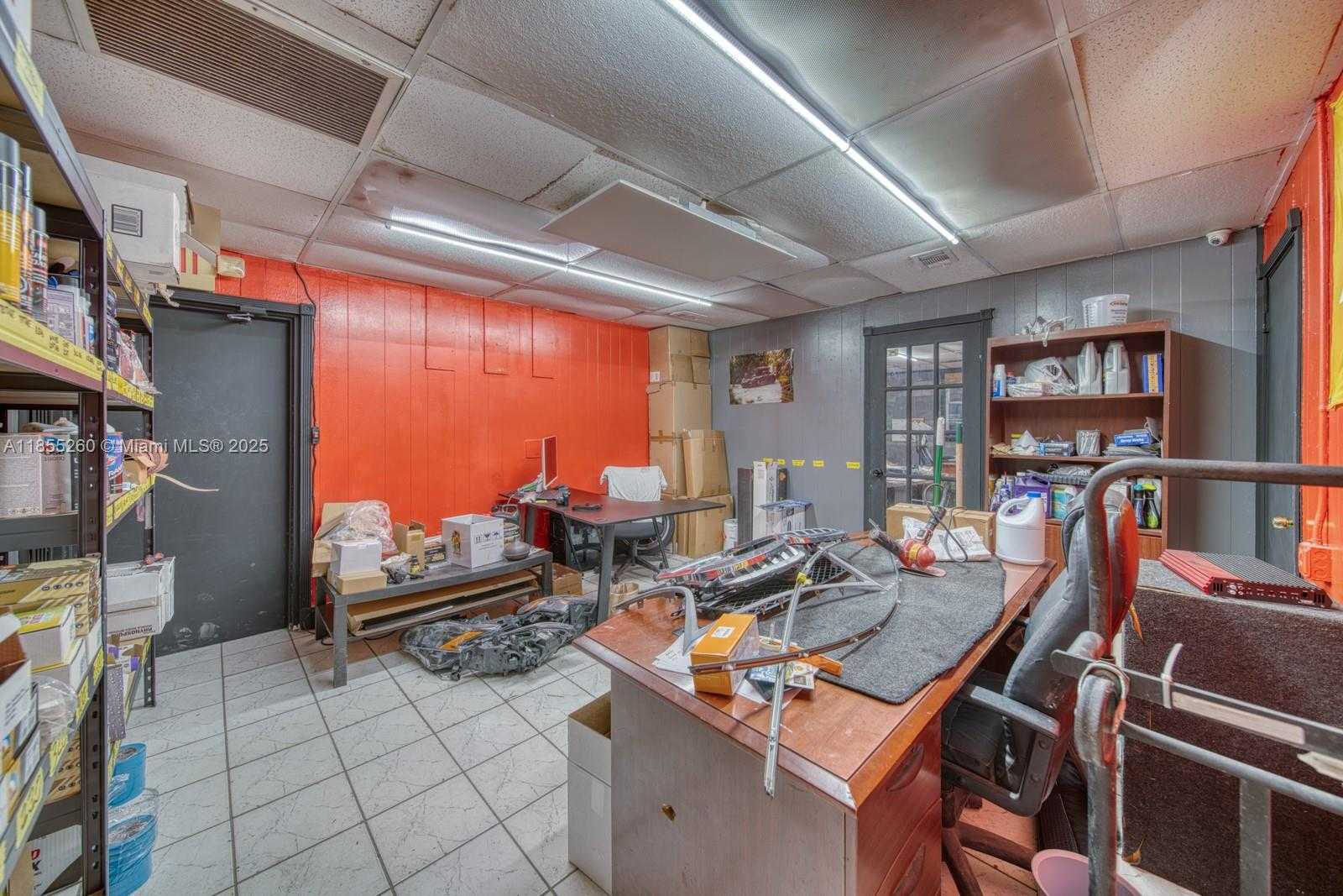 Small Image of FOR SALE IN PRIME HIALEAH LOCATION, Hialeah Number 17