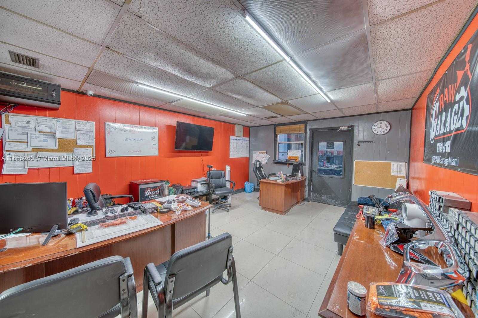 Small Image of FOR SALE IN PRIME HIALEAH LOCATION, Hialeah Number 19