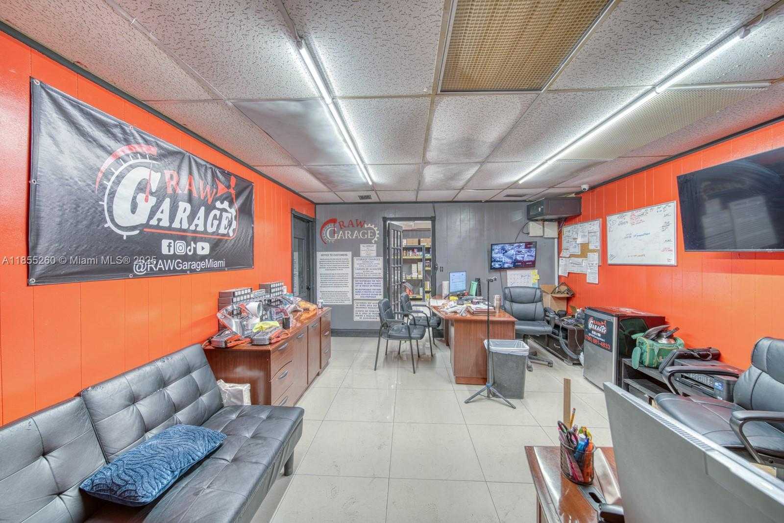Small Image of FOR SALE IN PRIME HIALEAH LOCATION, Hialeah Number 20
