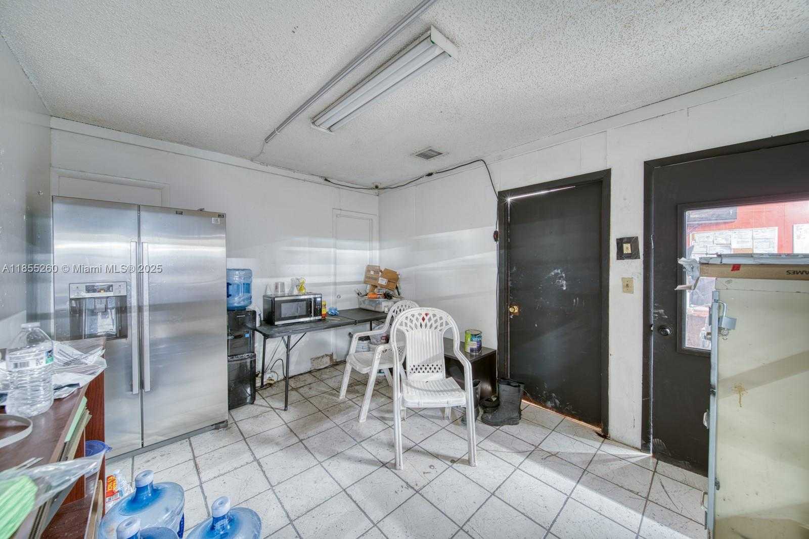 Small Image of FOR SALE IN PRIME HIALEAH LOCATION, Hialeah Number 23