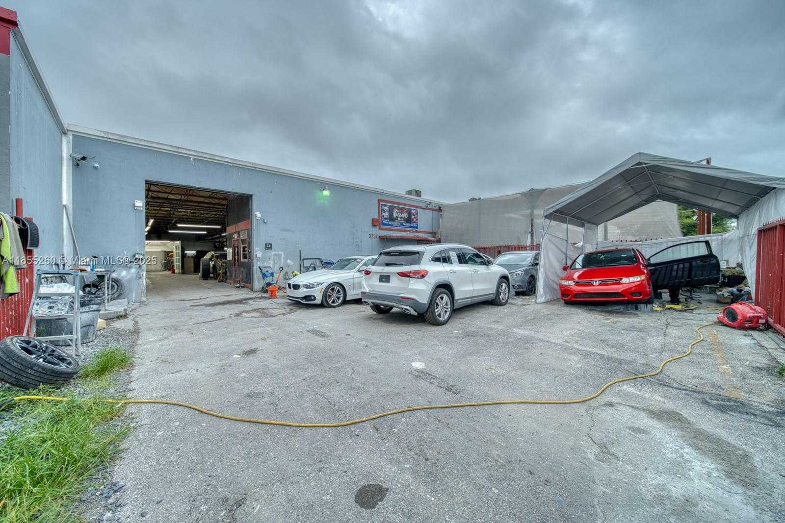 Small Image of FOR SALE IN PRIME HIALEAH LOCATION, Hialeah Number 4