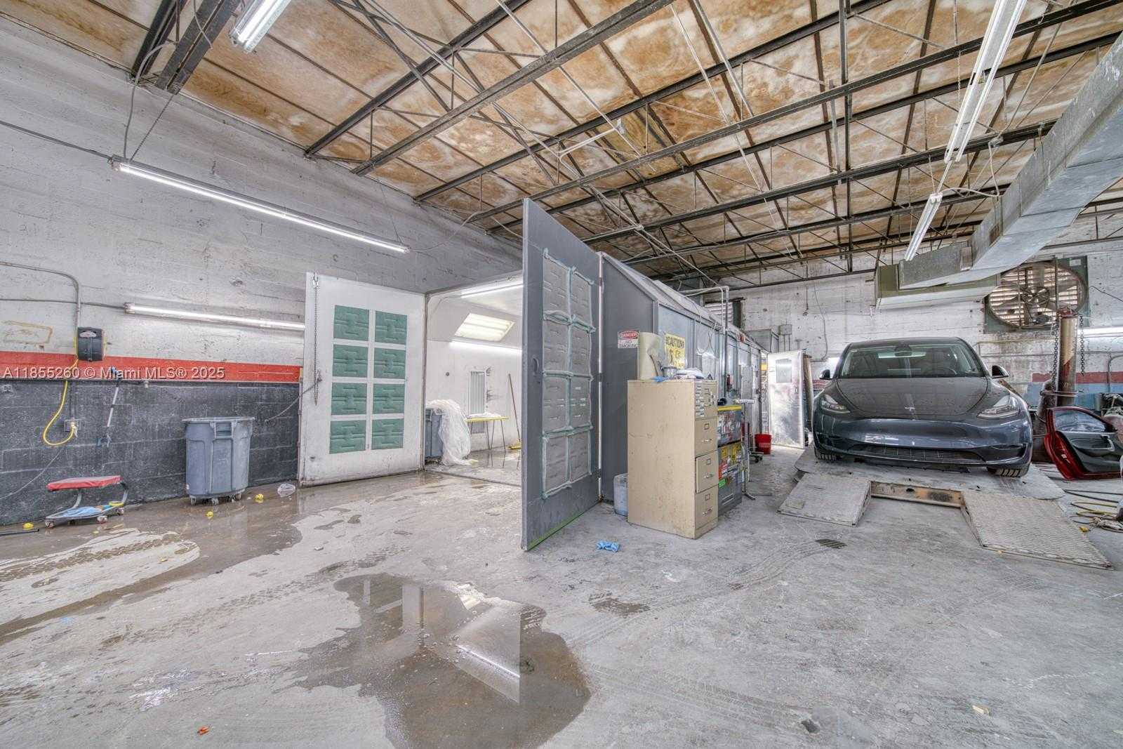 Small Image of FOR SALE IN PRIME HIALEAH LOCATION, Hialeah Number 6