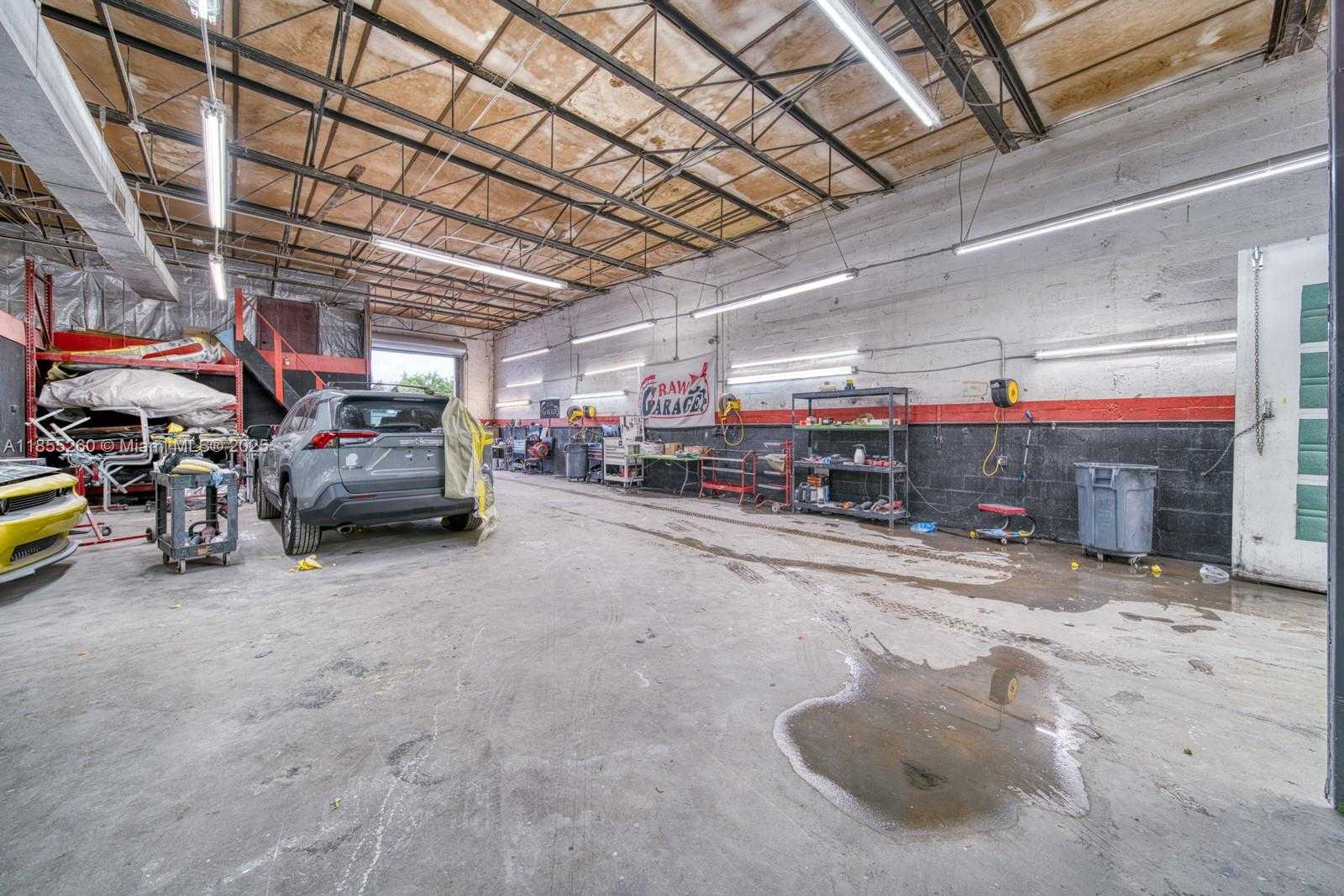 Small Image of FOR SALE IN PRIME HIALEAH LOCATION, Hialeah Number 7