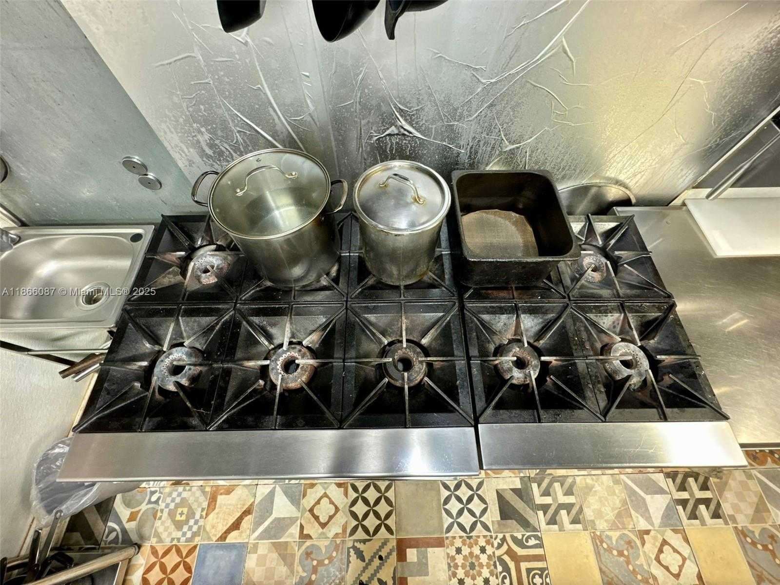 Small Image of WITH TERRACE FOR SALE NEAR DADELAND MALL, Kendall Number 16