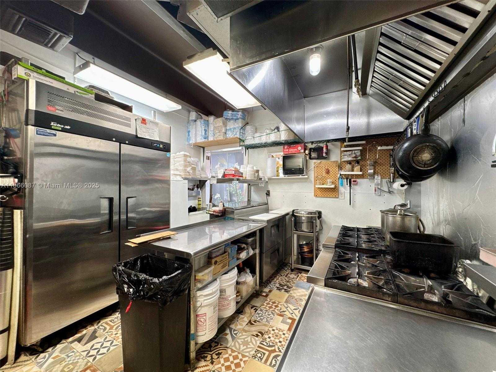 Small Image of WITH TERRACE FOR SALE NEAR DADELAND MALL, Kendall Number 17