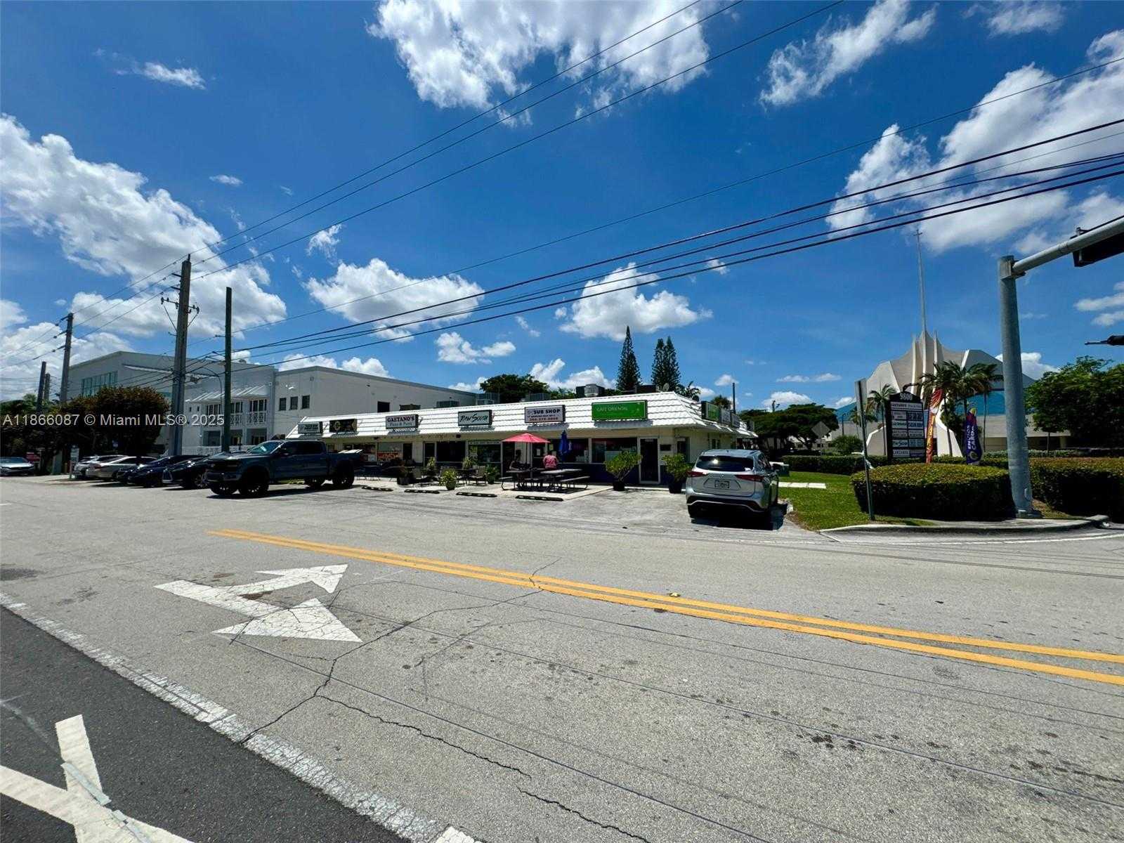 Small Image of WITH TERRACE FOR SALE NEAR DADELAND MALL, Kendall Number 4