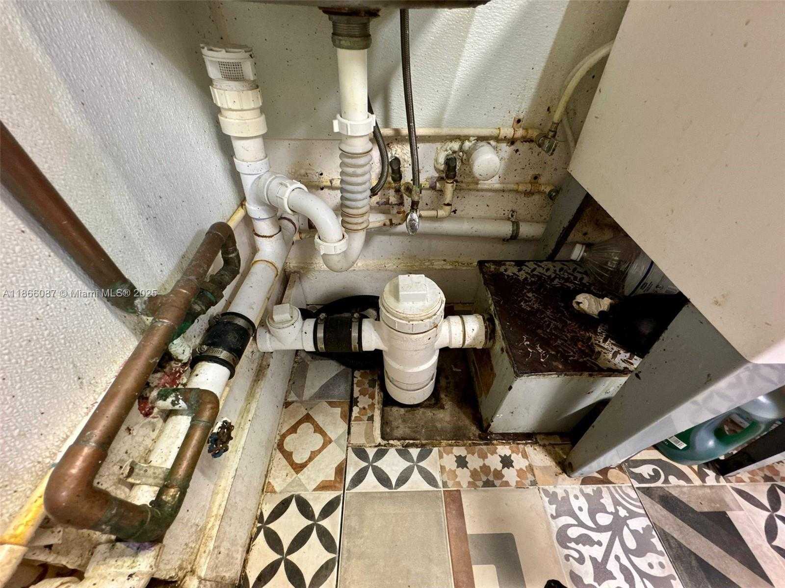 Small Image of WITH TERRACE FOR SALE NEAR DADELAND MALL, Kendall Number 8