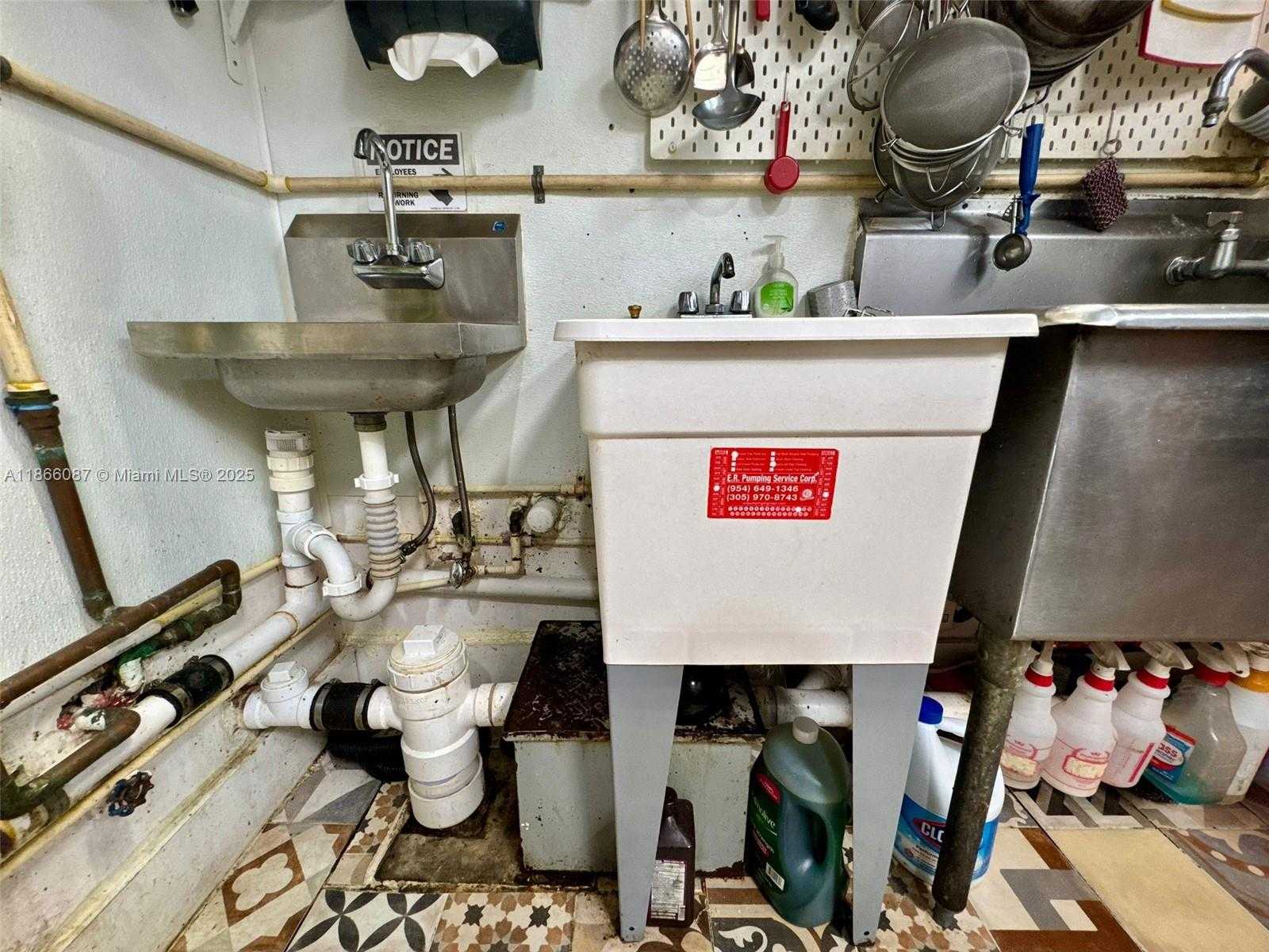 Small Image of WITH TERRACE FOR SALE NEAR DADELAND MALL, Kendall Number 9