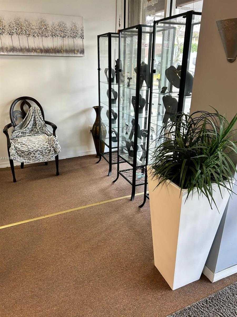 Small Image of Miami Number 10