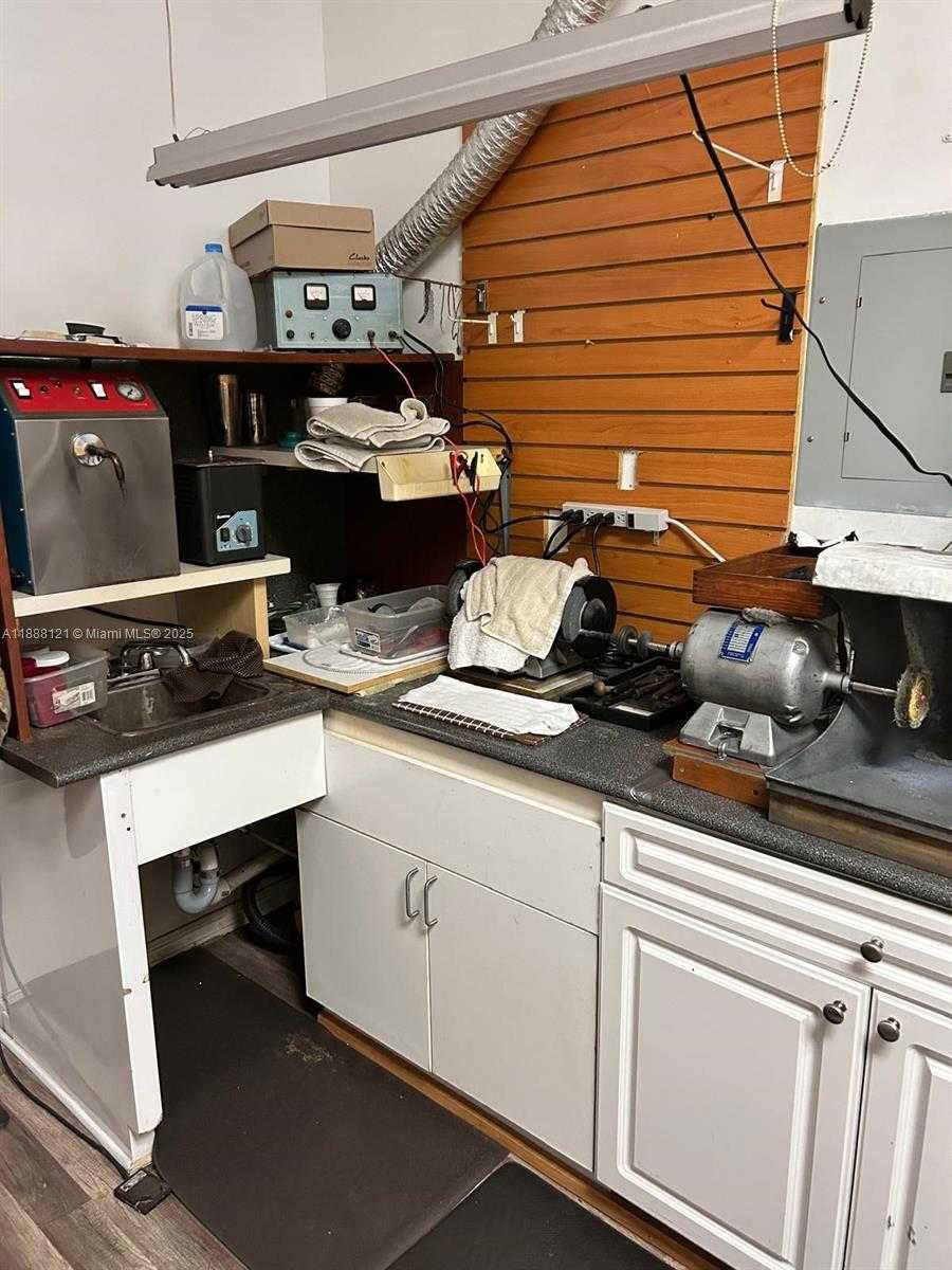 Small Image of Miami Number 8