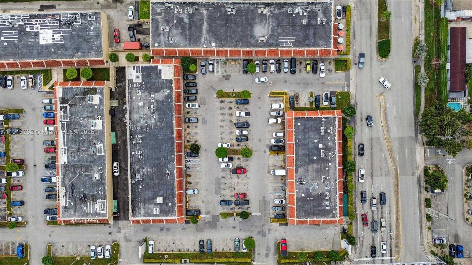 Small Image of SALON FOR SALE ON 8TH STREET, Miami Number 19