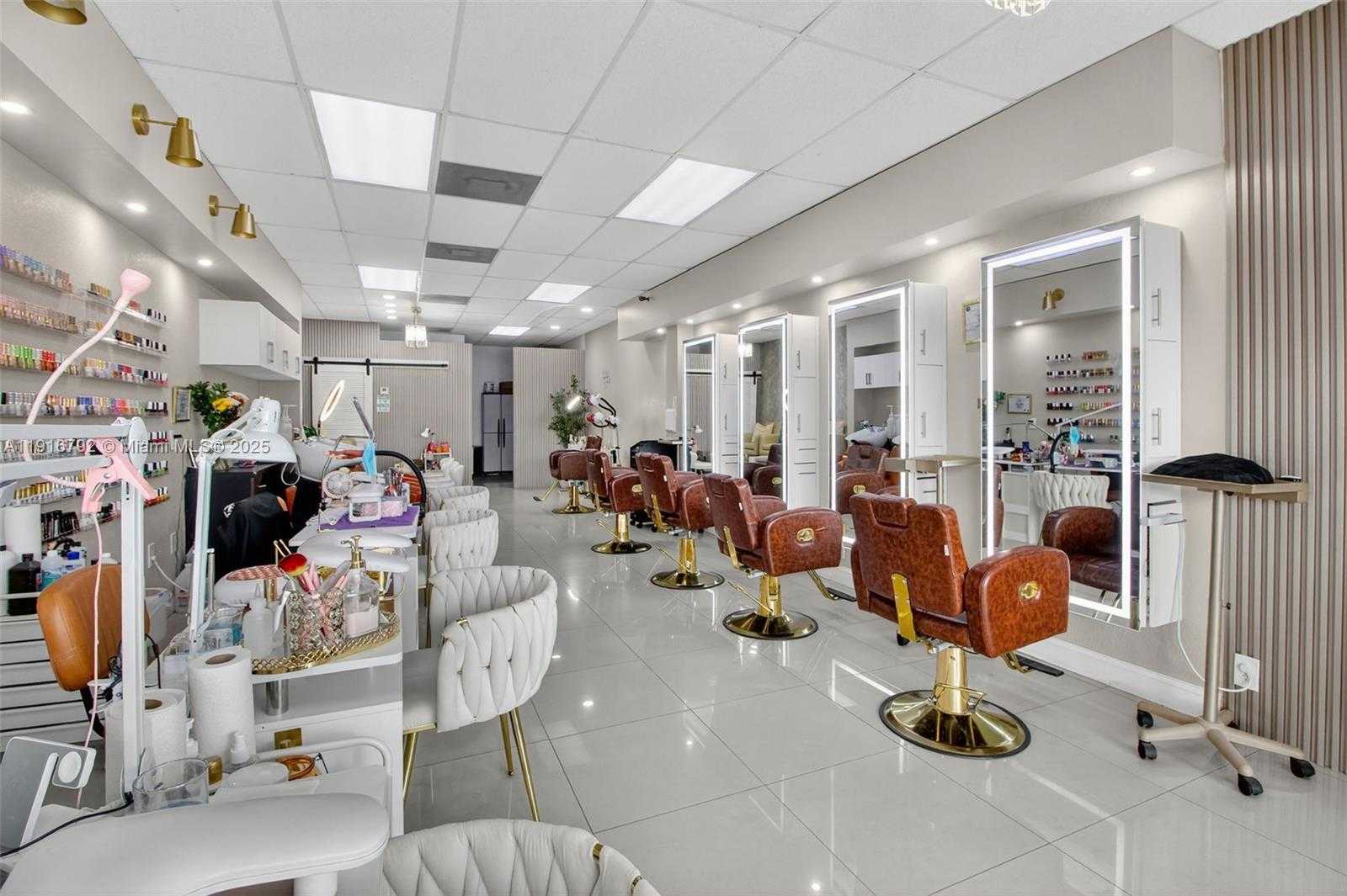Small Image of SALON FOR SALE ON 8TH STREET, Miami Number 2