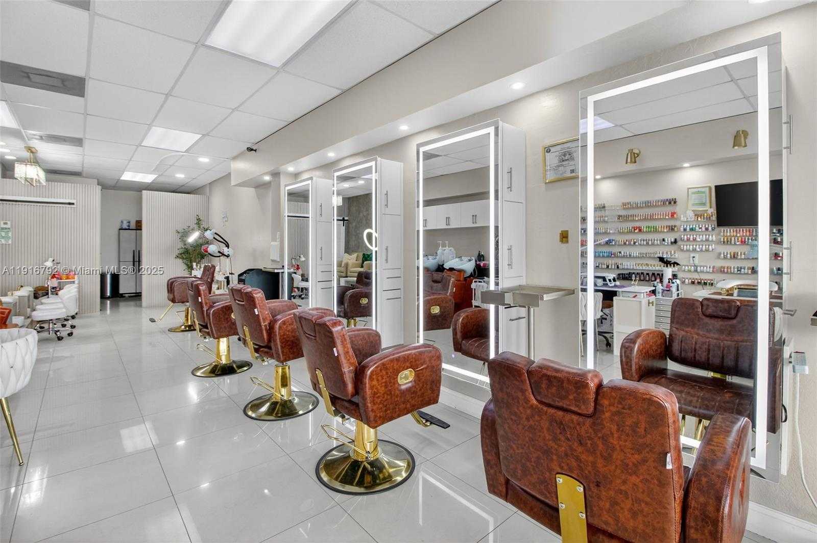 Small Image of SALON FOR SALE ON 8TH STREET, Miami Number 3