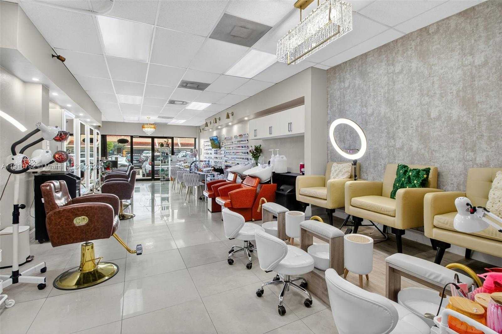 Small Image of SALON FOR SALE ON 8TH STREET, Miami Number 6