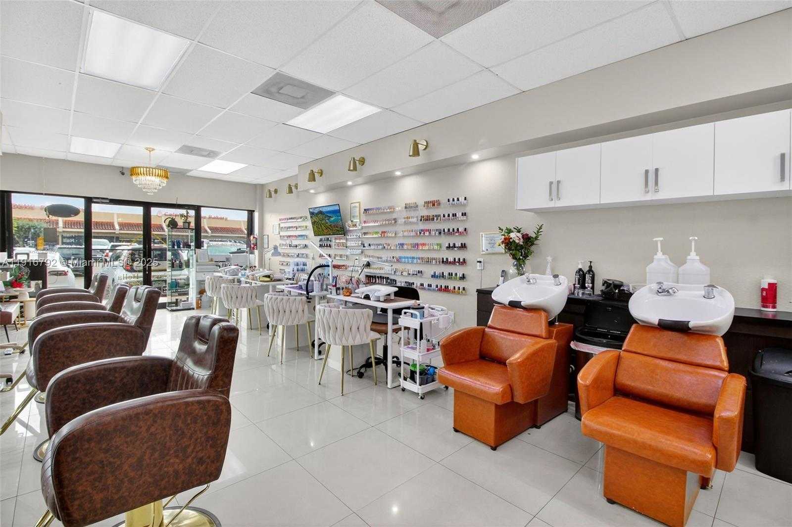 Small Image of SALON FOR SALE ON 8TH STREET, Miami Number 7