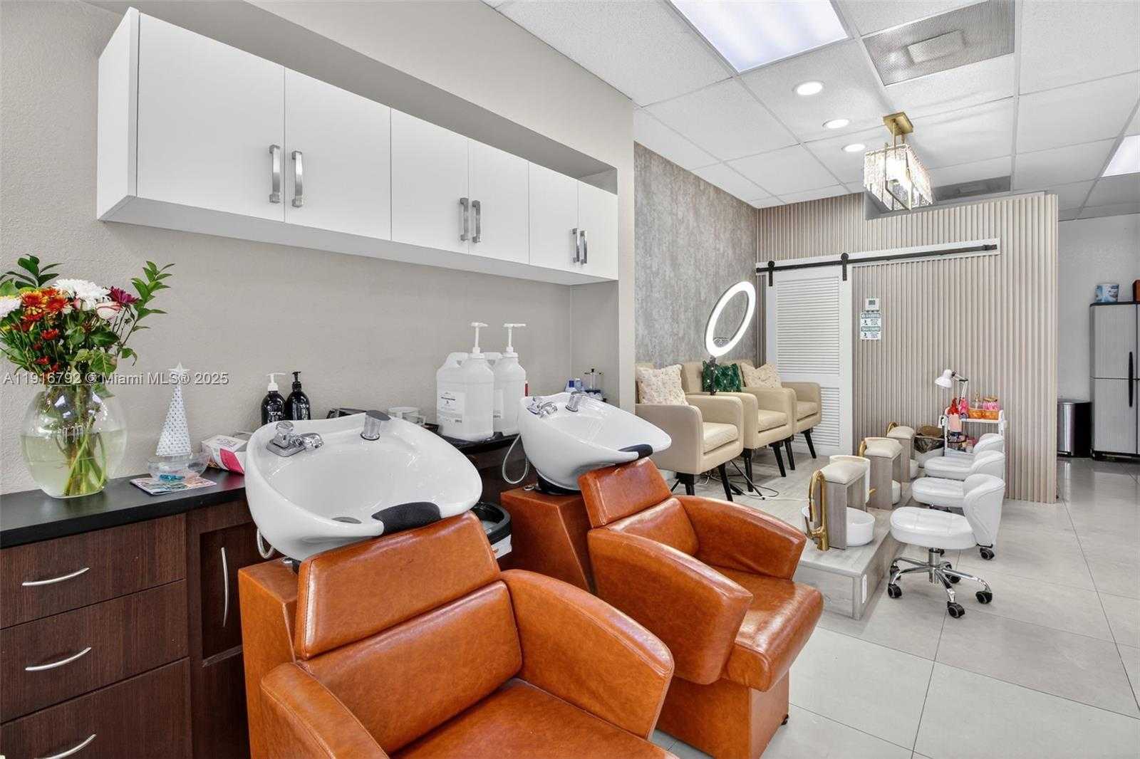 Small Image of SALON FOR SALE ON 8TH STREET, Miami Number 8