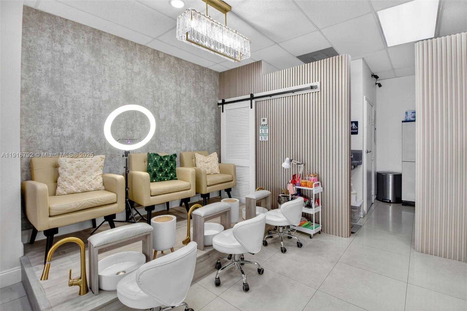 Small Image of SALON FOR SALE ON 8TH STREET, Miami Number 9