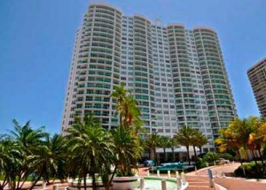 Hamptons Condominiums, Aventura